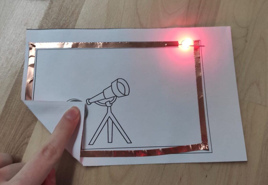 Plantilla de circuito en papel - Espacial